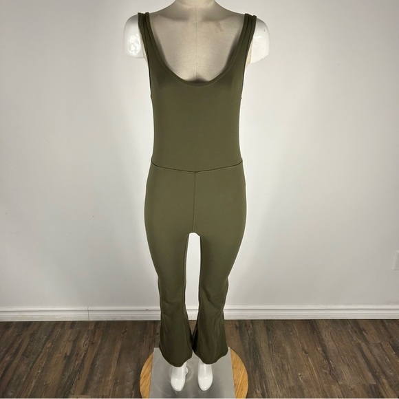 ❤️ Wilfred Free Aritzia Divinity Jumpsuit Brown Kick Flare Leg Lounge Women's M - Picture 1 of 11